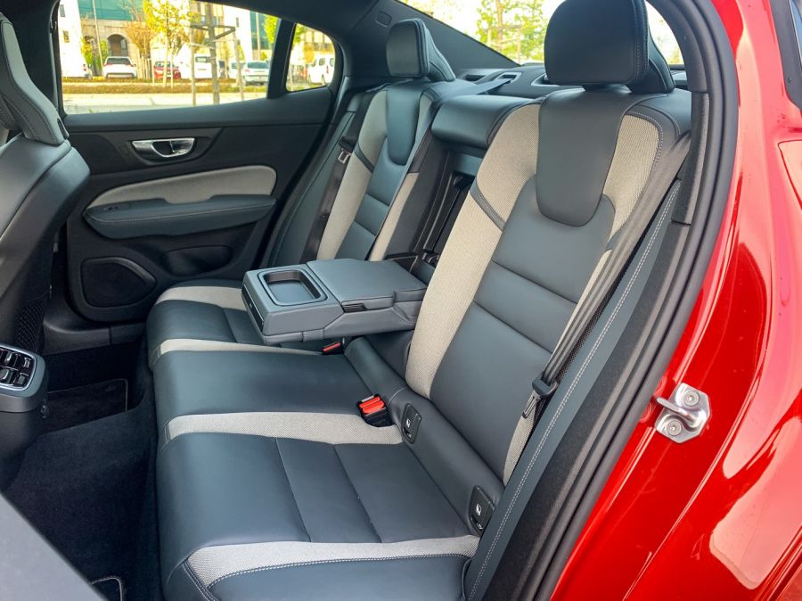 Egynél jobb a kettő – Volvo S60 B3 és T5 - STYLENEWS - Mobility - S60 teszt, s60 volvo, volvo s60, Volvo S60 B3 mild-hybrid teszt, Volvo S60 D3 vs. T5, Volvo S60 T5 teszt, 