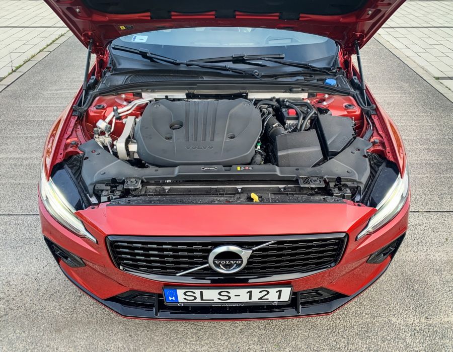 Egynél jobb a kettő – Volvo S60 B3 és T5 - STYLENEWS - Mobility - S60 teszt, s60 volvo, volvo s60, Volvo S60 B3 mild-hybrid teszt, Volvo S60 D3 vs. T5, Volvo S60 T5 teszt, 