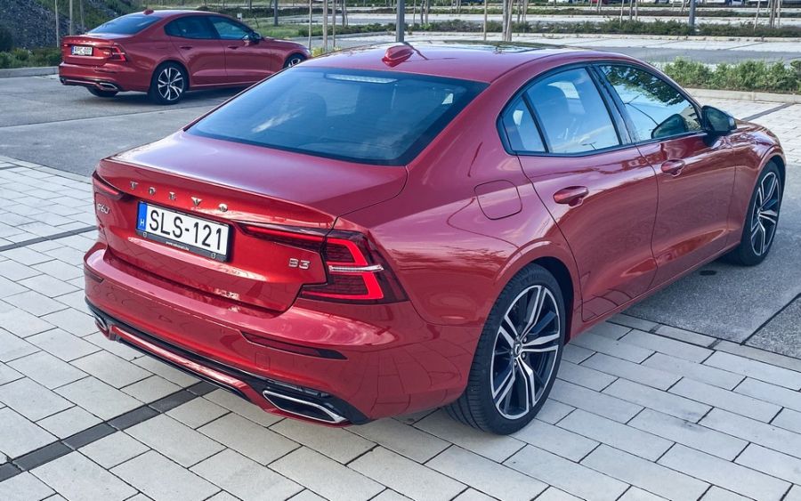 Egynél jobb a kettő – Volvo S60 B3 és T5 - STYLENEWS - Mobility - S60 teszt, s60 volvo, volvo s60, Volvo S60 B3 mild-hybrid teszt, Volvo S60 D3 vs. T5, Volvo S60 T5 teszt, 