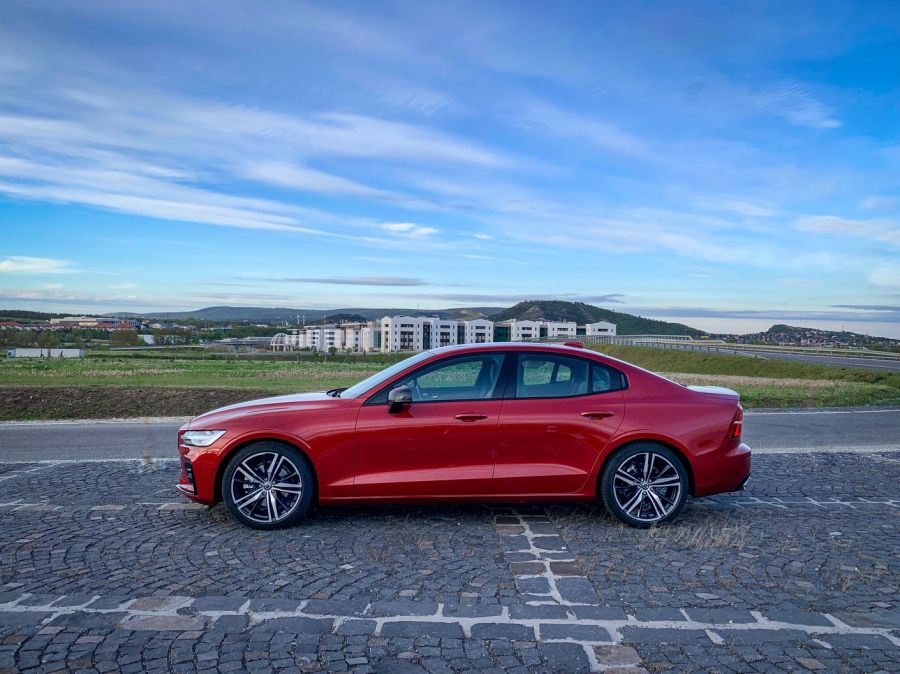 Egynél jobb a kettő – Volvo S60 B3 és T5 - STYLENEWS - Mobility - S60 teszt, s60 volvo, volvo s60, Volvo S60 B3 mild-hybrid teszt, Volvo S60 D3 vs. T5, Volvo S60 T5 teszt, 