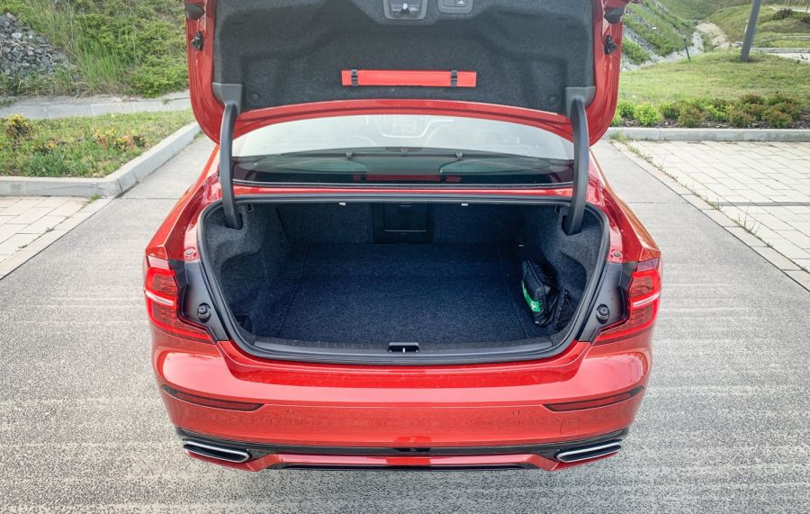 Egynél jobb a kettő – Volvo S60 B3 és T5 - STYLENEWS - Mobility - S60 teszt, s60 volvo, volvo s60, Volvo S60 B3 mild-hybrid teszt, Volvo S60 D3 vs. T5, Volvo S60 T5 teszt, 