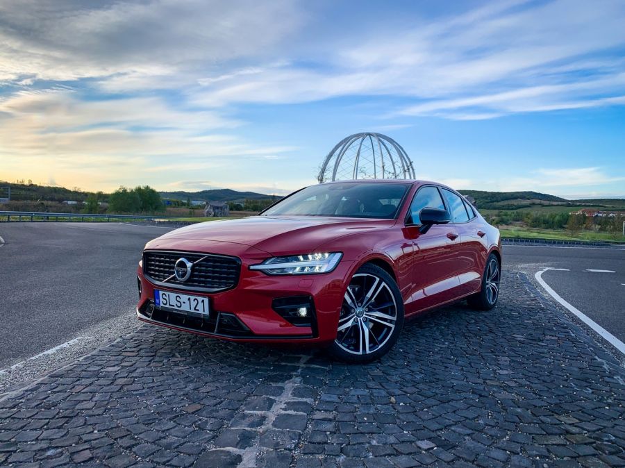 Egynél jobb a kettő – Volvo S60 B3 és T5 - STYLENEWS - Mobility - S60 teszt, s60 volvo, volvo s60, Volvo S60 B3 mild-hybrid teszt, Volvo S60 D3 vs. T5, Volvo S60 T5 teszt, 