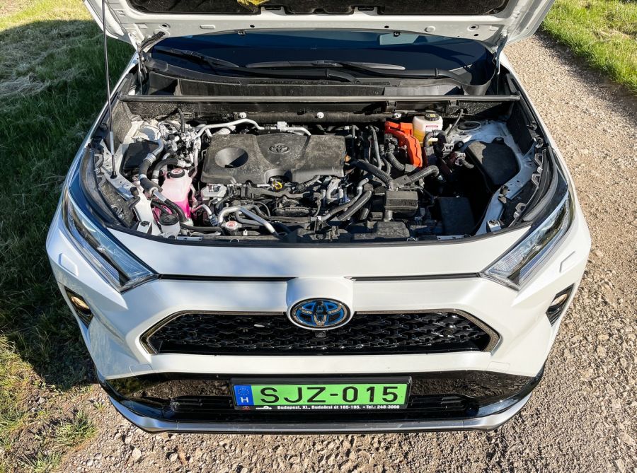 Úgy is venni fogjuk előbb vagy utóbb – Toyota RAV4 Plug-in hybrid - STYLENEWS - Mobility - rav4 2021, rav4 hybrid teszt, rav4 teszt, Toyota RAV4 plug-in hybrd, Toyota RAV4 teszt, Toyota SUV teszt, 