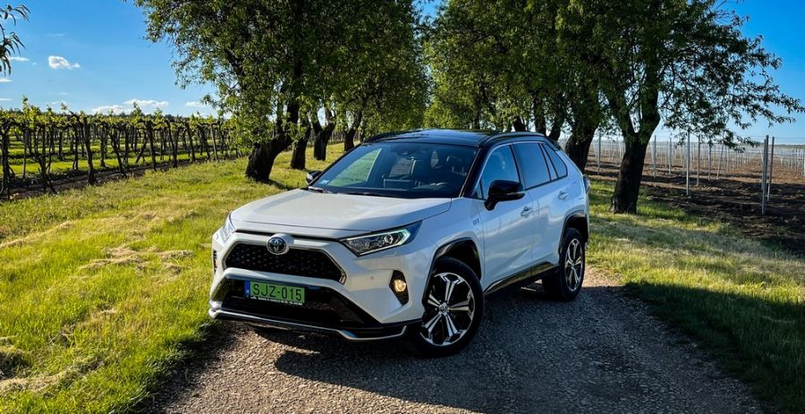 Úgy is venni fogjuk előbb vagy utóbb – Toyota RAV4 Plug-in hybrid - STYLENEWS - Mobility - rav4 2021, rav4 hybrid teszt, rav4 teszt, Toyota RAV4 plug-in hybrd, Toyota RAV4 teszt, Toyota SUV teszt, 