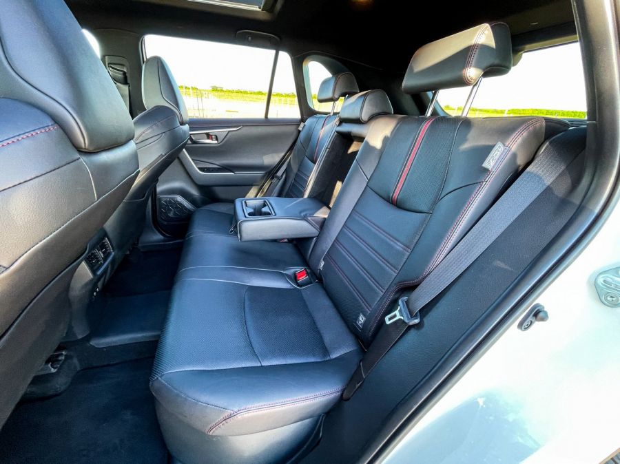 Úgy is venni fogjuk előbb vagy utóbb – Toyota RAV4 Plug-in hybrid - STYLENEWS - Mobility - rav4 2021, rav4 hybrid teszt, rav4 teszt, Toyota RAV4 plug-in hybrd, Toyota RAV4 teszt, Toyota SUV teszt, 