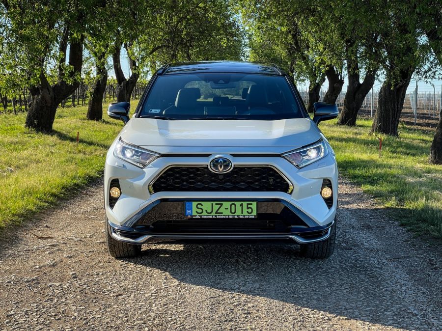 Úgy is venni fogjuk előbb vagy utóbb – Toyota RAV4 Plug-in hybrid - STYLENEWS - Mobility - rav4 2021, rav4 hybrid teszt, rav4 teszt, Toyota RAV4 plug-in hybrd, Toyota RAV4 teszt, Toyota SUV teszt, 