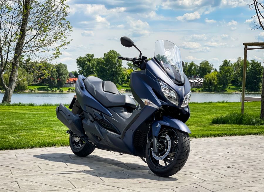 Kényelemre hangolva – Suzuki Burgman 400 ABS - STYLENEWS - Mobility - burgman 400, burgman 400 teszt, Suzuki Burgman 400 ABS teszt, Suzuki robogó teszt, 