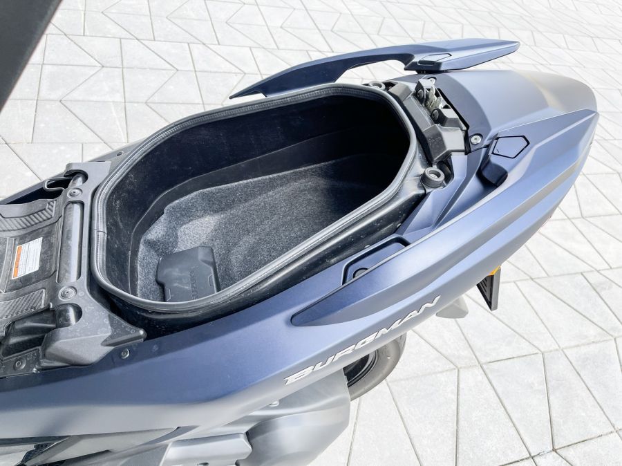 Kényelemre hangolva – Suzuki Burgman 400 ABS - STYLENEWS - Mobility - burgman 400, burgman 400 teszt, Suzuki Burgman 400 ABS teszt, Suzuki robogó teszt, 