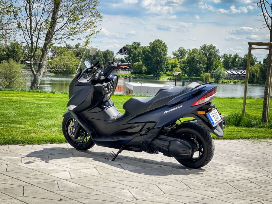 Kényelemre hangolva – Suzuki Burgman 400 ABS - STYLENEWS - Mobility - burgman 400, burgman 400 teszt, Suzuki Burgman 400 ABS teszt, Suzuki robogó teszt, 