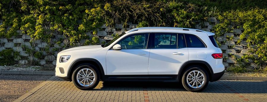 Alaptípus Mercedes módra, avagy 3 gyerek és a 3 ágú csillag – Mercedes GLB 180d - STYLENEWS - Mobility - glb mercedes, glb teszt, mercedes glb dízel, mercedes terepjáró, mercedes-benz glb 180d teszt, 