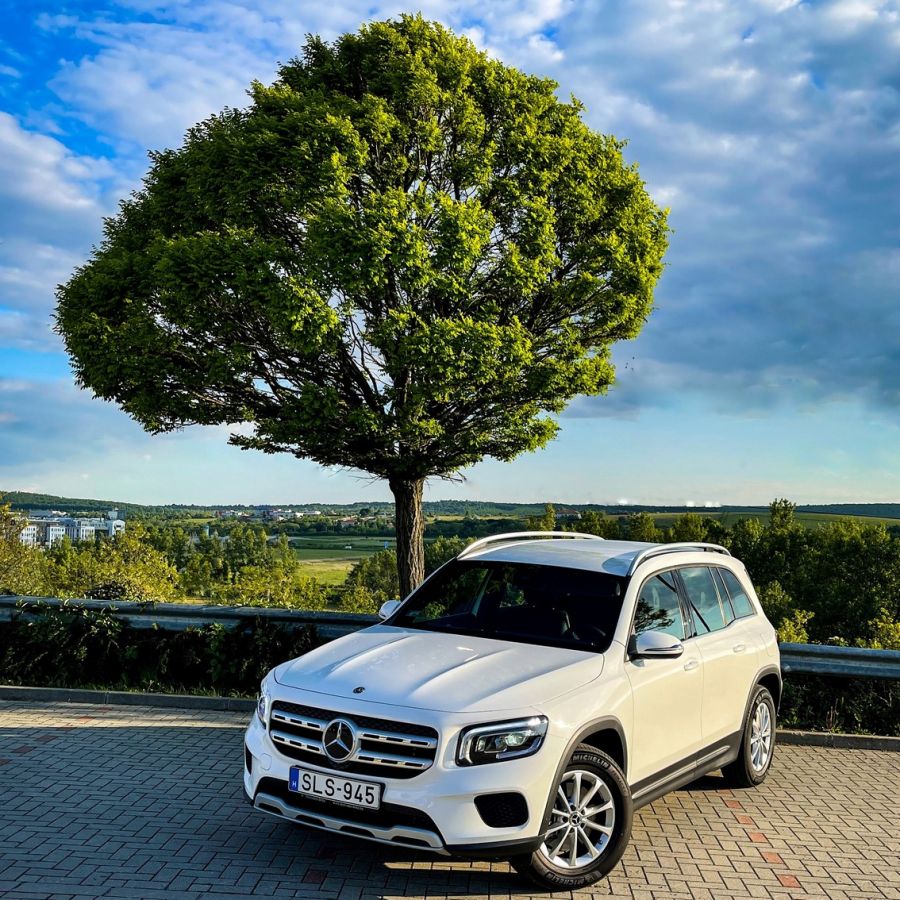 Alaptípus Mercedes módra, avagy 3 gyerek és a 3 ágú csillag – Mercedes GLB 180d - STYLENEWS - Mobility - glb mercedes, glb teszt, mercedes glb dízel, mercedes terepjáró, mercedes-benz glb 180d teszt, 