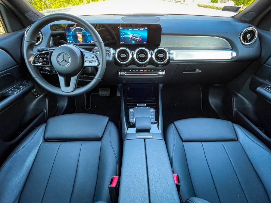 Alaptípus Mercedes módra, avagy 3 gyerek és a 3 ágú csillag – Mercedes GLB 180d - STYLENEWS - Mobility - glb mercedes, glb teszt, mercedes glb dízel, mercedes terepjáró, mercedes-benz glb 180d teszt, 