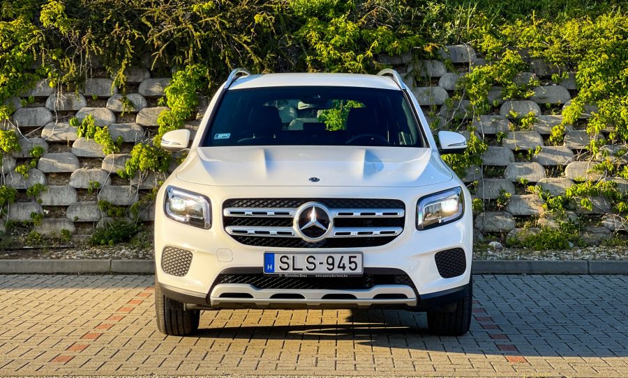Alaptípus Mercedes módra, avagy 3 gyerek és a 3 ágú csillag – Mercedes GLB 180d - STYLENEWS - Mobility - glb mercedes, glb teszt, mercedes glb dízel, mercedes terepjáró, mercedes-benz glb 180d teszt, 