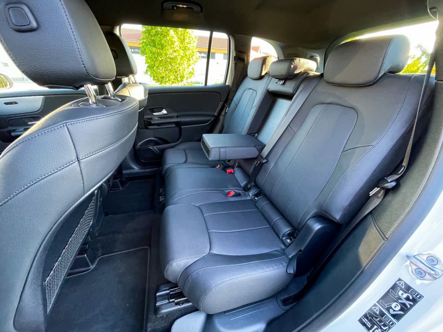 Alaptípus Mercedes módra, avagy 3 gyerek és a 3 ágú csillag – Mercedes GLB 180d - STYLENEWS - Mobility - glb mercedes, glb teszt, mercedes glb dízel, mercedes terepjáró, mercedes-benz glb 180d teszt, 