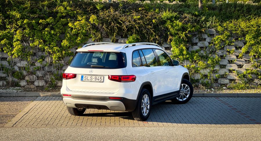 Alaptípus Mercedes módra, avagy 3 gyerek és a 3 ágú csillag – Mercedes GLB 180d - STYLENEWS - Mobility - glb mercedes, glb teszt, mercedes glb dízel, mercedes terepjáró, mercedes-benz glb 180d teszt, 