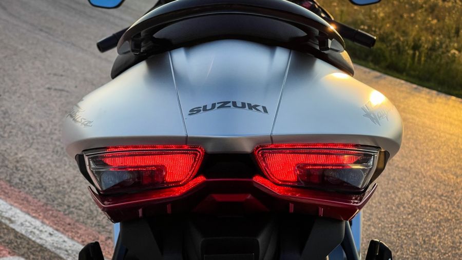 Borotvaéles penge – Suzuki Hayabusa 2021 - STYLENEWS - Mobility - 2021 Suzuki Hayabusa, hayabusa, hayabusa 2021, Suzuki Hayabusa teszt, 