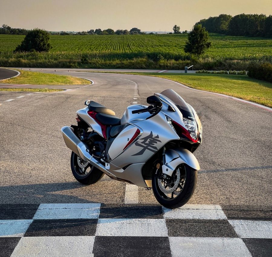 Borotvaéles penge – Suzuki Hayabusa 2021 - STYLENEWS - Mobility - 2021 Suzuki Hayabusa, hayabusa, hayabusa 2021, Suzuki Hayabusa teszt, 