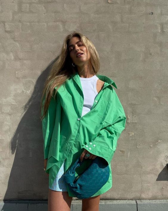 Stílusiskola: így viselj nyáron színes ingeket - DIVAT&STÍLUS - Stílusiskola - divat, ing, outfit, stílus, színes ing, 