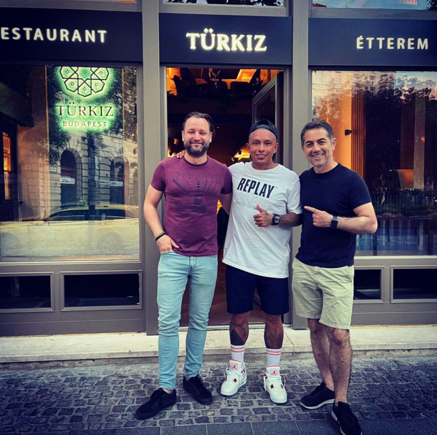 'Látni emberi sorsokat, amelyeknek ilyen módon te is részese lehetsz.' - Beszélgetés Csabányi Attilával, a Türkiz étterem üzletvezetőjével - STYLENEWS - Interjúk - interjú, türkiz étterem, vendéglátás, 