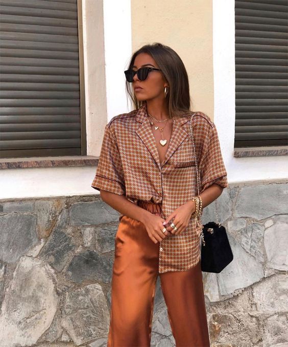 Stílusiskola: így viselj szatén ruhadarabokat - DIVAT&STÍLUS - Stílusiskola - divat, nyár, outfit, stílus, szatén, 