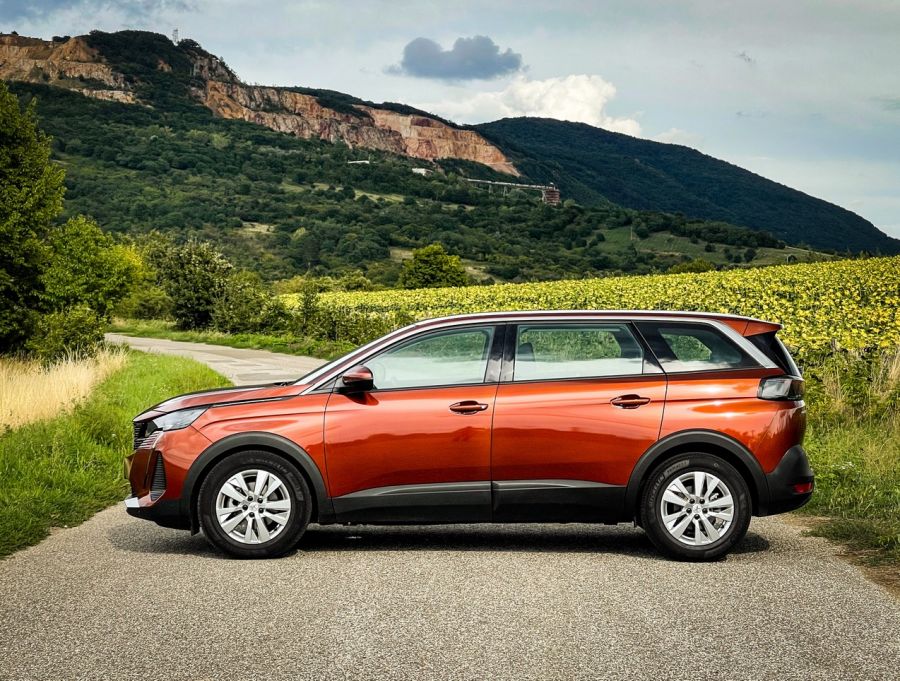 Családbarát – Peugeot 5008 Active Pack 1,5 Blue HDi - STYLENEWS - Kultúr-kitérő - 5008 dízel teszt, 5008 peugeot, 5008 peugeot 2021, 5008 teszt, Peugeot 5008 Active 1%2C5 dízel teszt, Peugeot 5008 dízel Active teszt, 