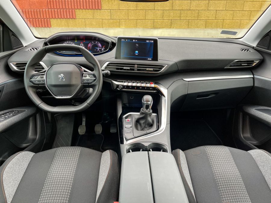 Családbarát – Peugeot 5008 Active Pack 1,5 Blue HDi - STYLENEWS - Kultúr-kitérő - 5008 dízel teszt, 5008 peugeot, 5008 peugeot 2021, 5008 teszt, Peugeot 5008 Active 1%2C5 dízel teszt, Peugeot 5008 dízel Active teszt, 