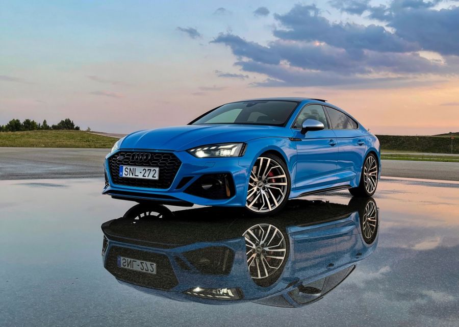 A gyönyörű nő, aki főzni is tud – Audi RS5 Sportback - STYLENEWS - Mobility - 2021 Audi RS5, Audi RS5 Sporback teszt, RS5 Audi, RS5 Sportback, 