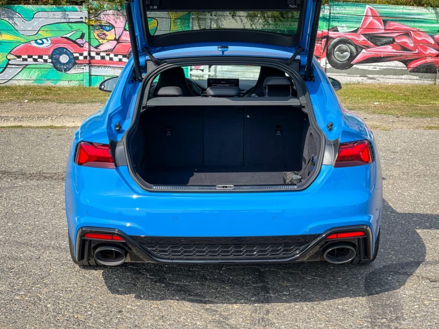 A gyönyörű nő, aki főzni is tud – Audi RS5 Sportback - STYLENEWS - Mobility - 2021 Audi RS5, Audi RS5 Sporback teszt, RS5 Audi, RS5 Sportback, 