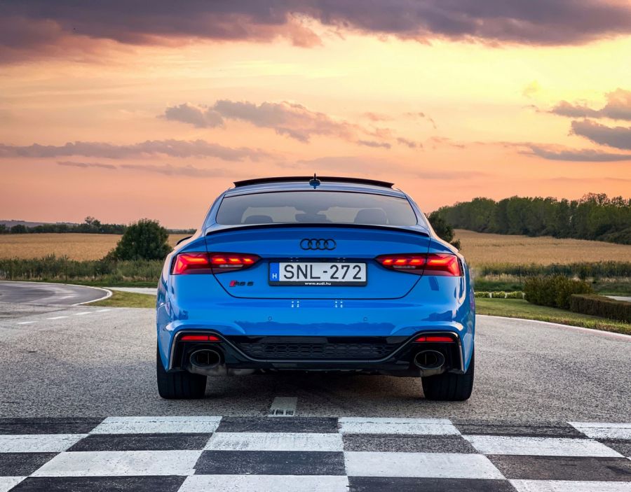 A gyönyörű nő, aki főzni is tud – Audi RS5 Sportback - STYLENEWS - Mobility - 2021 Audi RS5, Audi RS5 Sporback teszt, RS5 Audi, RS5 Sportback, 