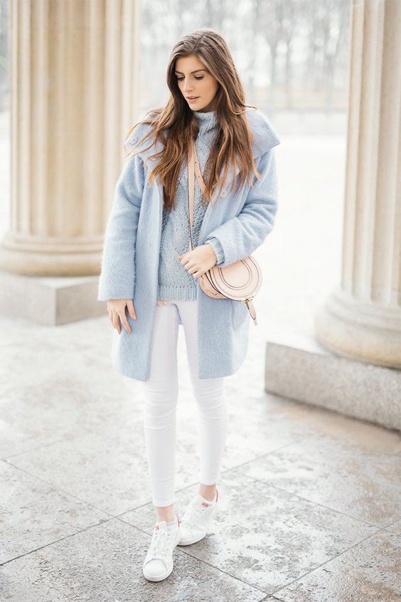 Stílusiskola: így viseld ősszel a babakék árnyalatot - DIVAT&STÍLUS - Stílusiskola - babakék, divat, outfit, stílus, 