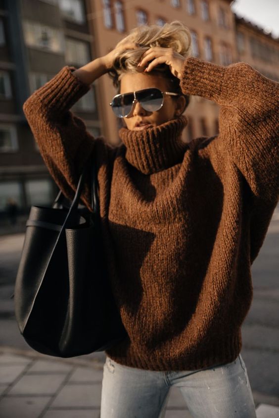 Stílusiskola: mindenünk a kötött pulcsi - DIVAT&STÍLUS - Stílusiskola - divat, kötött pulcsi, outfit, stílus, színes pulcsi, 