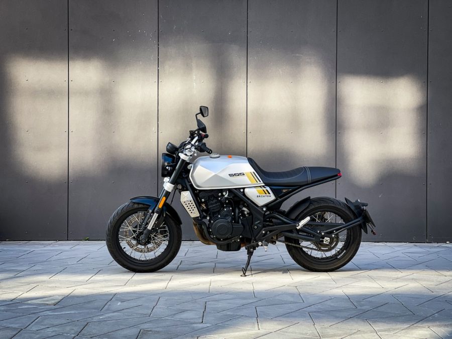 A divathullámon szörfözve – Brixton 500 - STYLENEWS - Mobility - brixton, brixton 500, brixton 500 teszt, brixton motor, brixton motor teszt, 