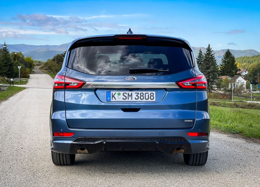 Régi ismerős új szívvel – Ford S-Max 2.5l FHEV FWD - STYLENEWS - Mobility - 2021 Ford S-MAX, 2021 Ford S-Max teszt, Ford S-Max 2.5 FHEV FWD teszt, Ford S-Max teszt, S-Max FHEV teszt, S-Max full hybrid teszt, 