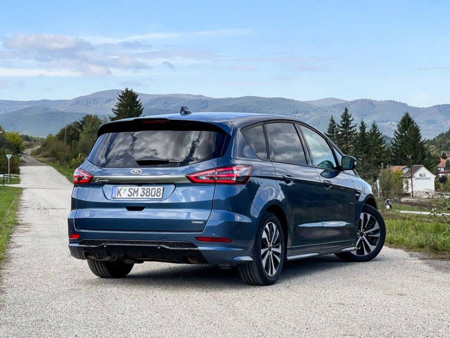 Régi ismerős új szívvel – Ford S-Max 2.5l FHEV FWD - STYLENEWS - Mobility - 2021 Ford S-MAX, 2021 Ford S-Max teszt, Ford S-Max 2.5 FHEV FWD teszt, Ford S-Max teszt, S-Max FHEV teszt, S-Max full hybrid teszt, 