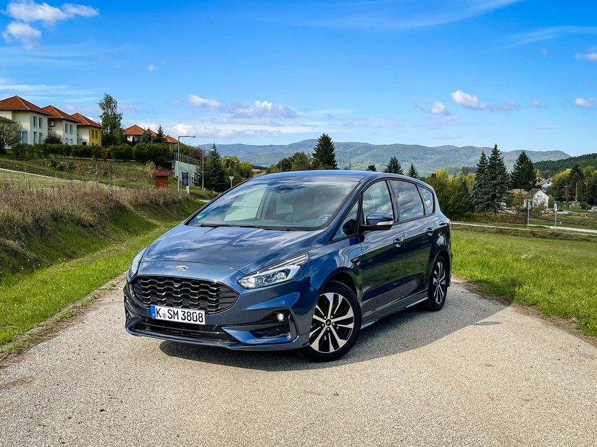 Régi ismerős új szívvel – Ford S-Max 2.5l FHEV FWD - STYLENEWS - Mobility - 2021 Ford S-MAX, 2021 Ford S-Max teszt, Ford S-Max 2.5 FHEV FWD teszt, Ford S-Max teszt, S-Max FHEV teszt, S-Max full hybrid teszt, 