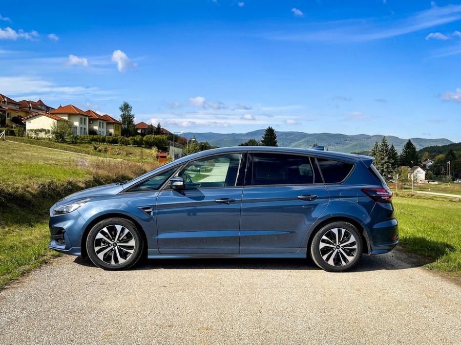 Régi ismerős új szívvel – Ford S-Max 2.5l FHEV FWD - STYLENEWS - Mobility - 2021 Ford S-MAX, 2021 Ford S-Max teszt, Ford S-Max 2.5 FHEV FWD teszt, Ford S-Max teszt, S-Max FHEV teszt, S-Max full hybrid teszt, 
