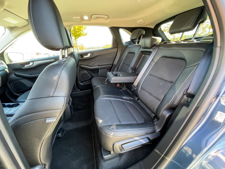 Kabát, sapka megvan, de milyen legyen a cipő? – Ford Kuga Titanium X 2.5l FHEV FWD - STYLENEWS - Mobility - Ford Kuga 2021 hybrid teszt, Ford Kuga full hybrid teszt, Ford Kuga Titanium X FHEV teszt, kuga 2021, kuga hybrid, kuga teszt, 