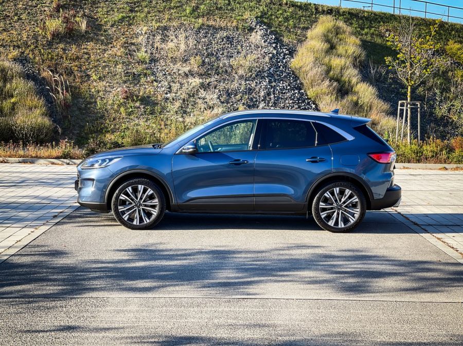 Kabát, sapka megvan, de milyen legyen a cipő? – Ford Kuga Titanium X 2.5l FHEV FWD - STYLENEWS - Mobility - Ford Kuga 2021 hybrid teszt, Ford Kuga full hybrid teszt, Ford Kuga Titanium X FHEV teszt, kuga 2021, kuga hybrid, kuga teszt, 