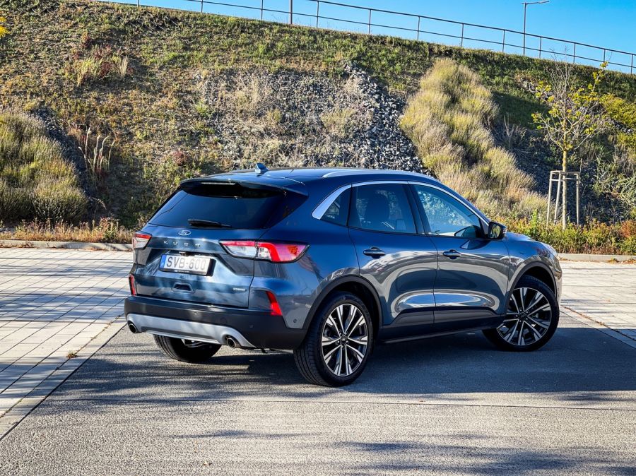 Kabát, sapka megvan, de milyen legyen a cipő? – Ford Kuga Titanium X 2.5l FHEV FWD - STYLENEWS - Mobility - Ford Kuga 2021 hybrid teszt, Ford Kuga full hybrid teszt, Ford Kuga Titanium X FHEV teszt, kuga 2021, kuga hybrid, kuga teszt, 