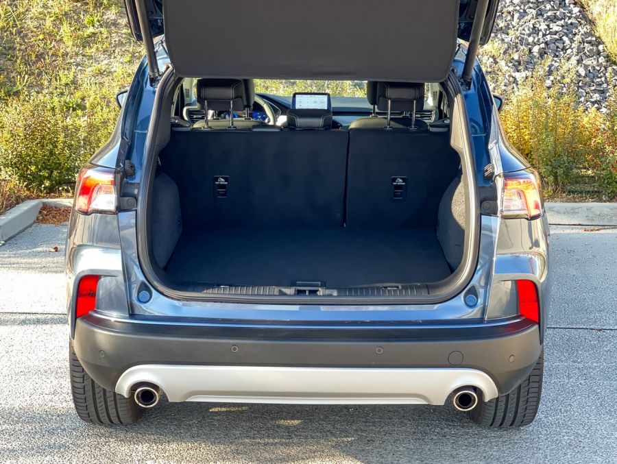 Kabát, sapka megvan, de milyen legyen a cipő? – Ford Kuga Titanium X 2.5l FHEV FWD - STYLENEWS - Mobility - Ford Kuga 2021 hybrid teszt, Ford Kuga full hybrid teszt, Ford Kuga Titanium X FHEV teszt, kuga 2021, kuga hybrid, kuga teszt, 