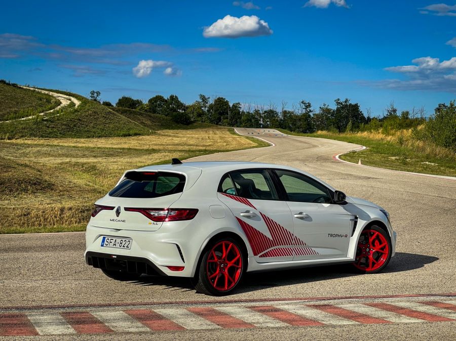 Street Legal – Renault Mégane RS Trophy-R - STYLENEWS - Mobility - mégane rs trophy-r, Renault Mégane RS Trophy-R teszt, Renault Sport, RS Trophy-r teszt, 