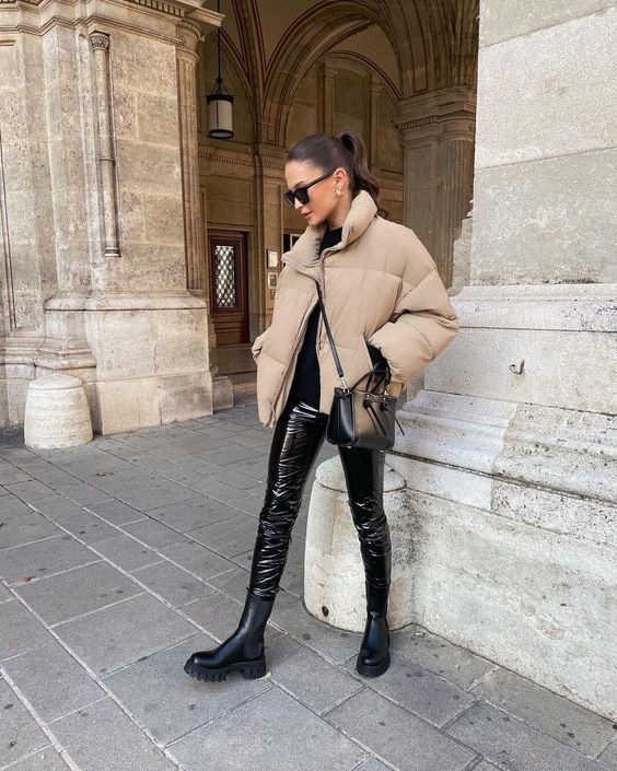 Stílusiskola: így viselj télen bőrnadrágokat - DIVAT&STÍLUS - Stílusiskola - bőrnadrág, divat, outfit, stílus, tél, 