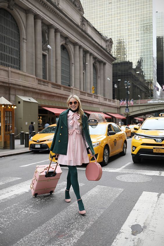 Stílusiskola: karácsonyi outfitek rózsaszínnel - DIVAT&STÍLUS - Stílusiskola - divat, karácsony, outfit, rózsaszín, stílus, tél, 