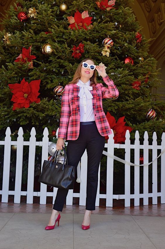 Stílusiskola: karácsonyi outfitek rózsaszínnel - DIVAT&STÍLUS - Stílusiskola - divat, karácsony, outfit, rózsaszín, stílus, tél, 