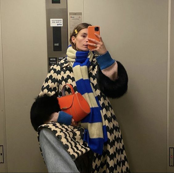 Stílusiskola: így viselj színes sálakat - DIVAT&STÍLUS - Stílusiskola - kötött sál, outfit, sál, stílus, tél, 