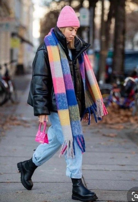 Stílusiskola: így viselj színes sálakat - DIVAT&STÍLUS - Stílusiskola - kötött sál, outfit, sál, stílus, tél, 