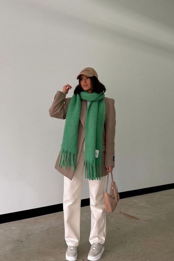 Stílusiskola: így viselj színes sálakat - DIVAT&STÍLUS - Stílusiskola - kötött sál, outfit, sál, stílus, tél, 