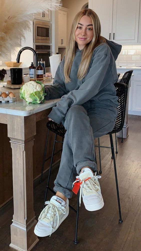 Stílusiskola: szettek nyugis szilveszteri programokhoz - DIVAT&STÍLUS - Stílusiskola - divat, kényelmes, otthon, outfit, stílus, szilveszter, 