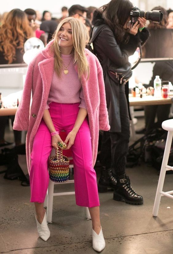 Stílusiskola: törj ki a januári szürkeségből színes outfitekkel - DIVAT&STÍLUS - Stílusiskola - divat, január, outfit, stílus, színek, szürkeség, 