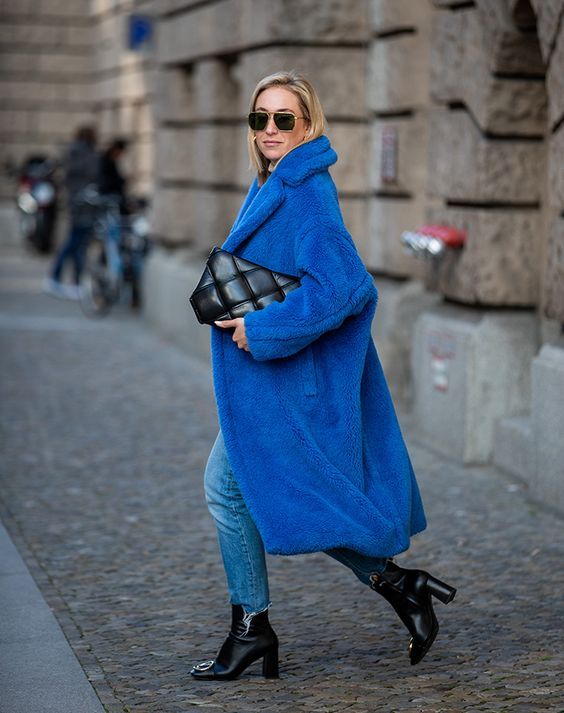 Stílusiskola: így viselj színes műszőrme kabátokat - DIVAT&STÍLUS - Stílusiskola - divat, kabát, műszőrme, műszőrme kabát, outfit, stílus, 